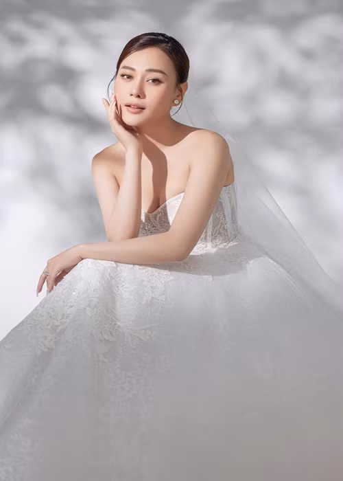 Phương Oanh không chỉ ra ngoài gặp gỡ bạn bè mà còn đi du lịch nước ngoài khi sức khỏe ổn định.