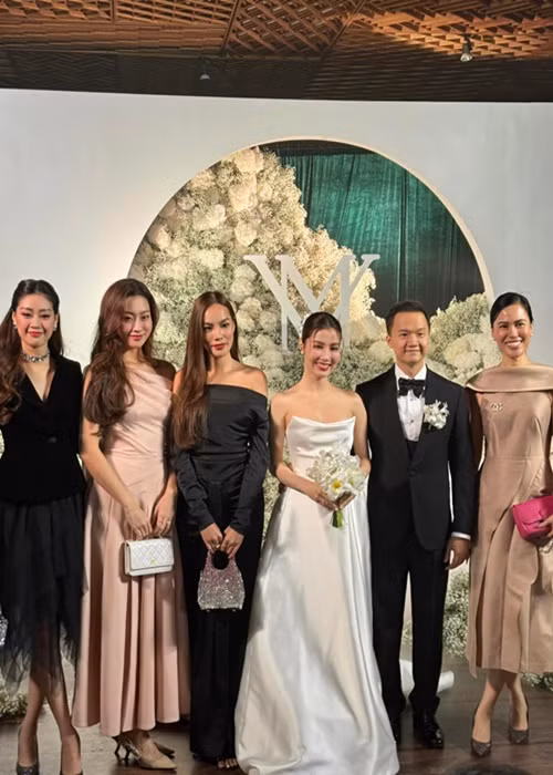 Lương Thùy Linh, Lê Hoàng Phương cũng dự đám cưới. Ảnh: FBNV.