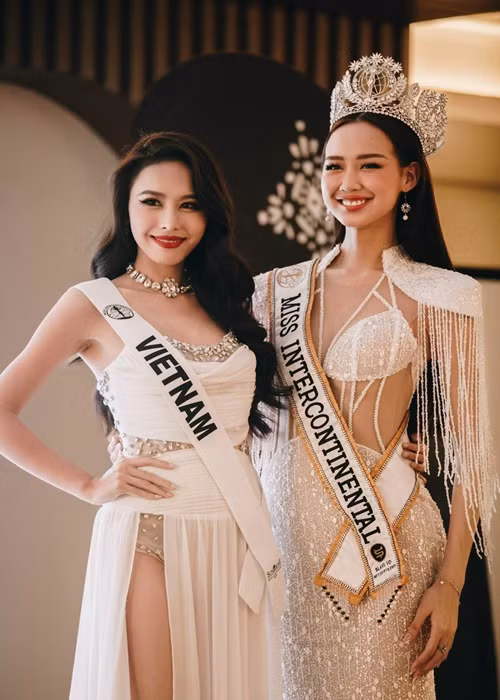 Ngọc Hằng được đương kim Hoa hậu Liên lục địa Bảo Ngọc ủng hộ và động viên. Ảnh: FBNV.