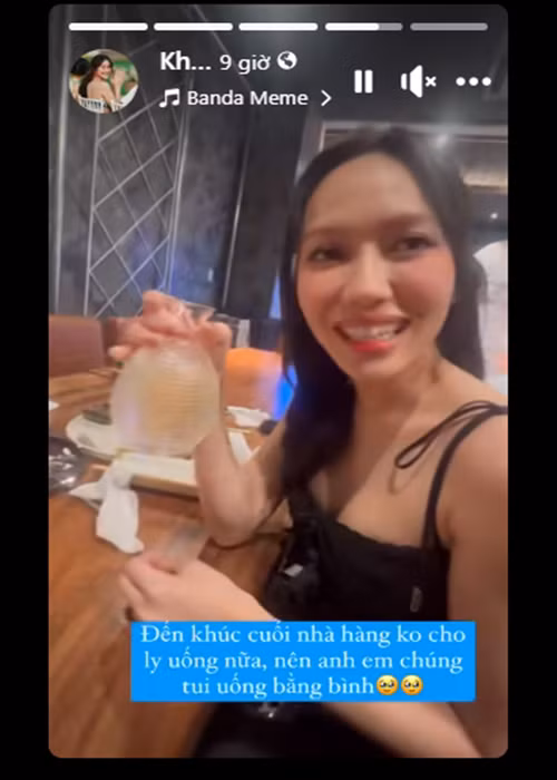 Dàn sao Việt quậy tưng bừng trong tiệc độc thân của diễn viên Diễm My. Khả Ngân cho biết, dàn khách mời phút cuối phải uống bằng bình thay vì ly.