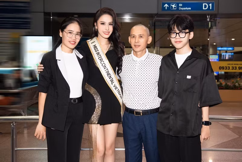 Theo Tiền Phong, chị Nguyễn Thị Quân - mẹ của Ngọc Hằng là nội trợ thuần túy.