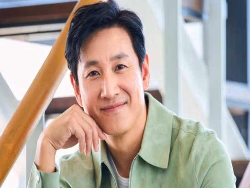 Ngoài bê bối bị điều tra sử dụng chất cấm, Lee Sun Kyun còn vướng nghi vấn ngoại tình với Seoul Kim. Phía nam diễn viên từng phủ nhận là bạn tình của Seoul Kim. Ảnh: Saostar.