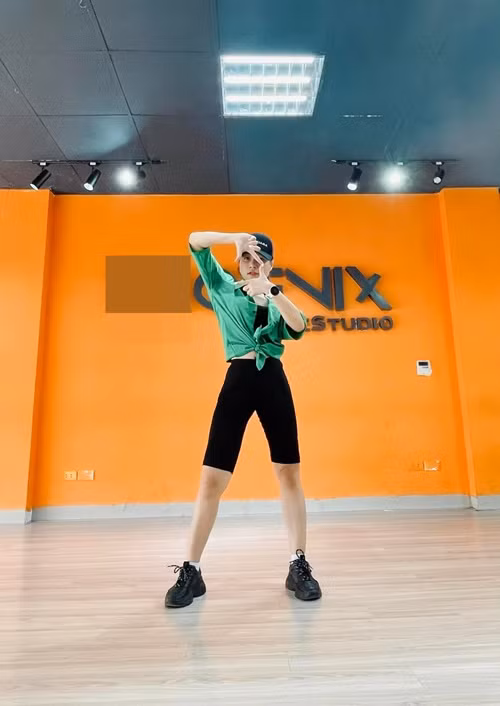 Cô yêu thích bộ môn nhảy. Ảnh: FBNV.