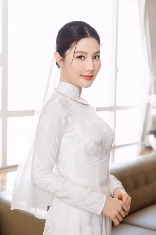 Nữ diễn viên khoe nhan sắc đẹp không tỳ vết. Ảnh: FBNV.