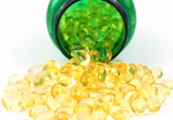 Vitamin A. Tương tự những vitamin trên, bổ sung lượng lớn vitamin A không có lợi cho sức khỏe. Người dùng có khả năng nhức đầu, buồn nôn, buồn ngủ, phát ban da, da tay chân dễ bong tróc.