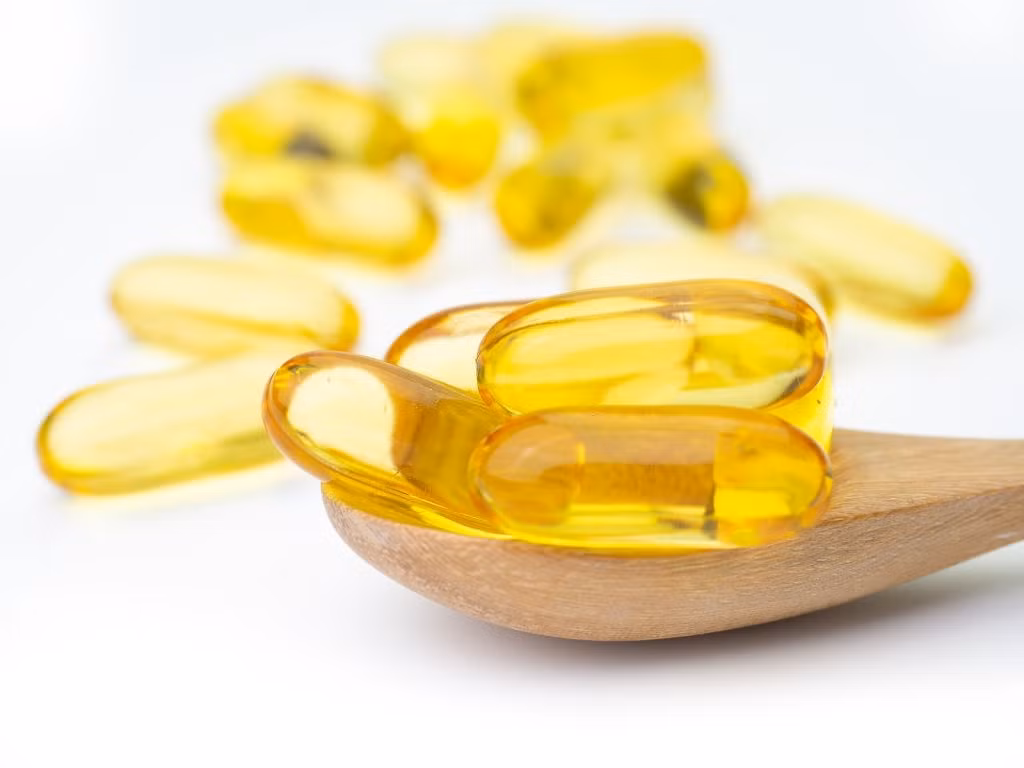 Trong khi đó, vitamin tan trong chất béo như vitamin D, A và E khi đi vào cơ thể sẽ được mật tạo nhũ tương, sau đó được ruột non hấp thụ. So với vitamin tan trong nước, loại này dễ gây gánh nặng cho cơ thể hơn.