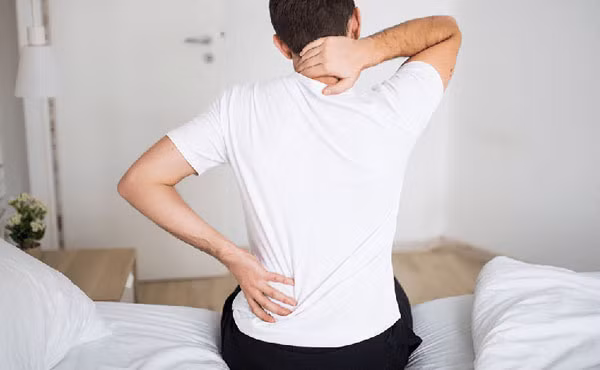 Dấu hiệu tình trạng phì đại tiền liệt tuyến là hiện tượng khó tiểu, đi tiểu nhiều lần, nước tiểu phân nhánh. Để ngăn ngừa phì đại tiền liệt tuyến, nam giới nên bỏ thói quen hút thuốc lá, rượu bia. Đồng thời, tăng cường vận động, thường xuyên khám sức khỏe để phát hiện sớm dấu hiệu bất thường.