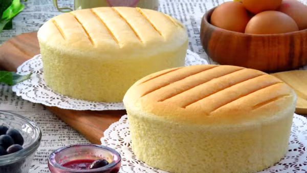Thực vậy, bột mì đa số được nghiền từ ngũ cốc thô như lúa mì – loại hạt chứa lượng tinh bột rất cao. Khi đi vào cơ thể, tinh bột dễ chuyển hóa thành glucose. Glucose tích tụ nhiều sẽ chuyển hóa thành chất béo.