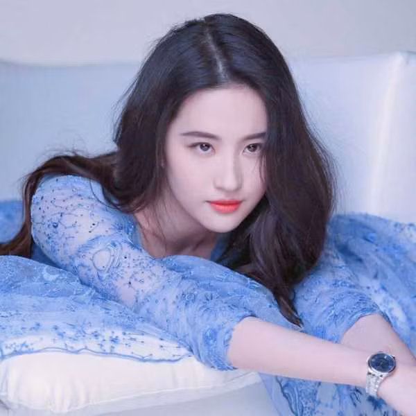 Điều này có thể hiểu, dù chị em tiến hành phẫu thuật thẩm mỹ mũi, mắt, miệng giống hệt Lưu Diệc Phi nhưng không đúng tỷ lệ thì vẫn không thể có được vẻ ngoài xuất sắc.