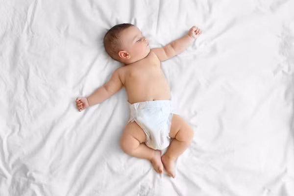 Ngoài ra, nằm ngửa còn giúp các cơ quan nội tạng ít bị chèn ép, giúp cơ bắp trẻ thả lỏng.