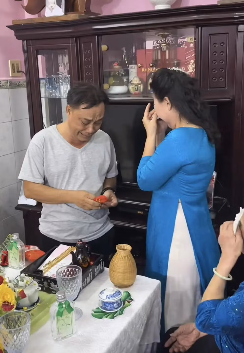 Cha me mat, co dau 61 tuoi lay chong duoc anh trai trao hoi mon-Hinh-2