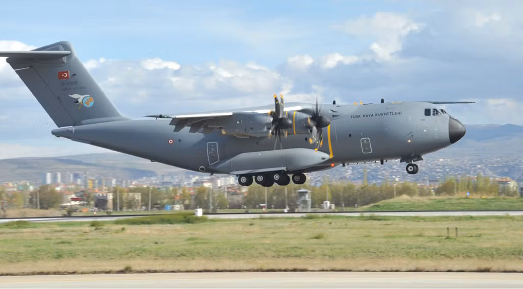 Không quân Thổ Nhĩ Kỳ còn sở hữu 87 máy bay vận tải, gồm A400M, CN-235, C-130, máy bay cảnh báo sớm Boeing 373. 207 máy bay tấn công mặt đất, 289 máy bay huấn luyện và một số máy bay vận tải khác. Sức mạnh không quân Thổ Nhĩ Kỳ được xếp hạng 10 trên 137 quốc gia trong danh sách của Global Fire Power. Ảnh: Defenceturkey.