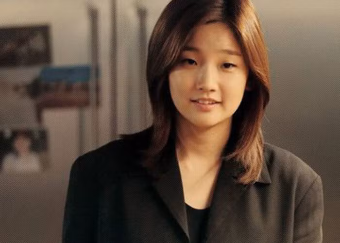 Trong tác phẩm đoạt giải Cành cọ vàng 2019, So Dam đóng vai cô giáo Jessica.