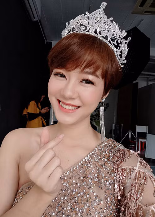 Nữ diễn viên sinh năm 1990 quyết định không đi theo con đường diễn xuất mà rẽ hướng sang kinh doanh.