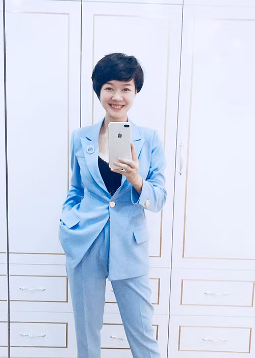 Ngoài đời, nữ diễn viên sinh năm 1990 có phong cách thời trang sang chảnh, cá tính.