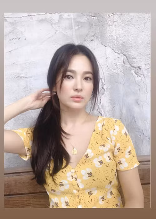 Lời giải thích hôn nhân tan vỡ của Song Hye Kyo không thuyết phục nhiều cư dân mạng. Ngoài ra, việc Song Joong Ki đệ đơn ly hôn trước cũng gây tò mò.