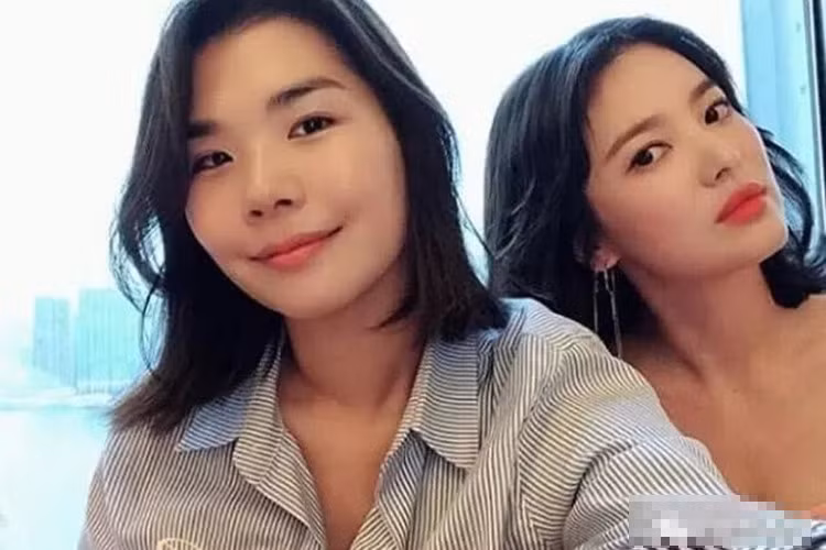 Ngoài Kim Ok Bin, dân mạng còn chú ý đến bạn thân của Song Hye Kyo - người từng bị đồn là tiểu tam chen vào cuộc hôn nhân của Song Hye Kyo và Song Joong Ki.