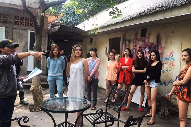 Trong "Quỳnh búp bê", Cao Diệp Anh đóng vai phụ tên Phương - một cô gái ngành thường xuyên đối đầu với My sói.