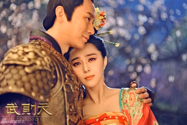  Phạm Băng Băng và Lý Thần quen biết nhau từ trước nhưng mãi đến khi đóng chung phim "Võ Mị Nương truyền kỳ" mới nảy sinh tình cảm.