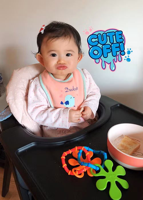 Khoảnh khắc đáng yêu của bé Mai Vi đốn tim cư dân mạng.
