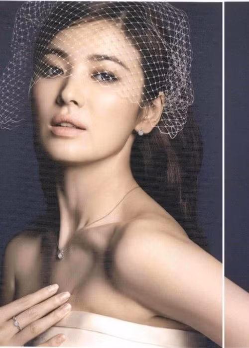 Bước sang tuổi 37, cô vẫn được xem là biểu tượng nhan sắc xứ Hàn.