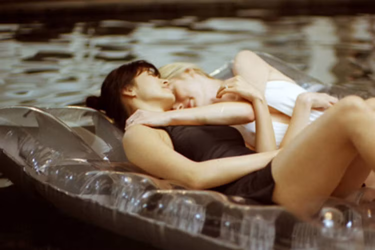 Trong bộ phim điện ảnh "Fetish", ngọc nữ chấp nhận đóng những cảnh nóng bạo tay.