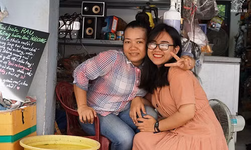 Co gai tang bien 