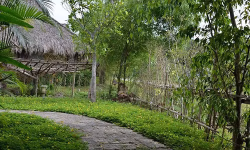 Mẹ ngoại tình, con gái nhỏ khóc nghẹn ngoài sân Me ngoai tinh, con gai nho khoc nghen ngoai san