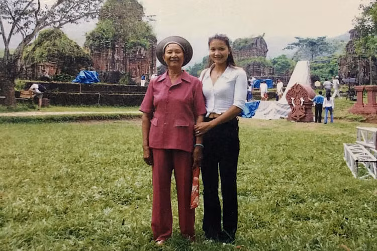 Nữ diễn viên phim "Rừng đen" đã chọn cuộc sống bình yên sau những sóng gió.