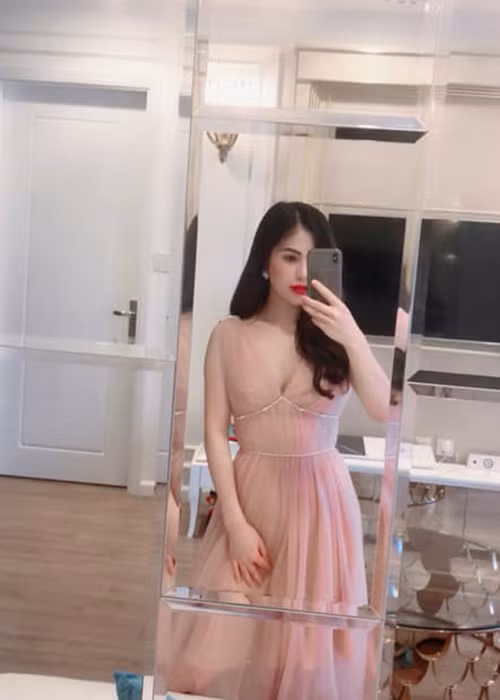 Nhiều bạn bè động viên Trần Hương mạnh mẽ sau khi ly hôn.
