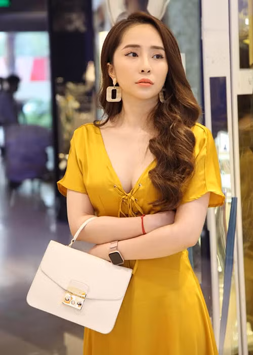 Ngoài đời, "tiểu tam" Quỳnh Nga sinh năm 1988, hơn Bảo Thanh đến 2 tuổi.