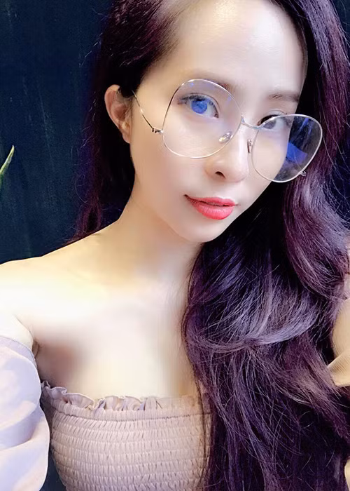 Sau khi ly hôn Doãn Tuấn, Quỳnh Nga dường như ngày càng gợi cảm.