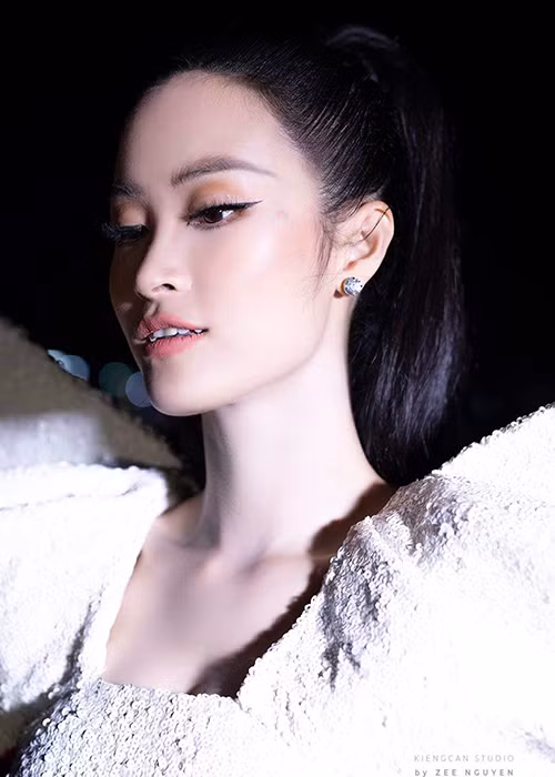 Đông Nhi viết trên trang cá nhân: "Qua hơn 30 nồi bánh chưng rồi vẫn còn hân hoan lắm Việt Nam ơi".
