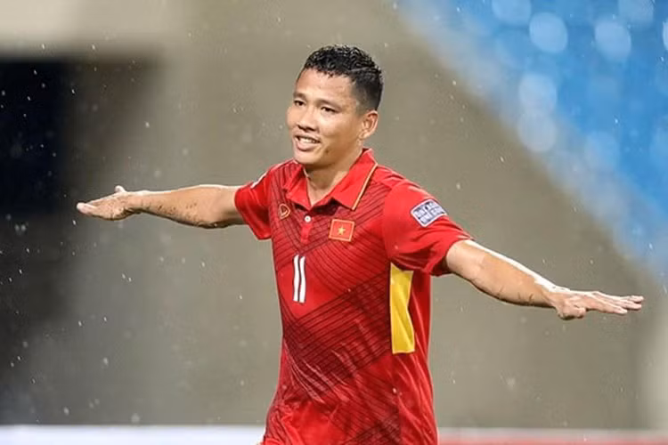 Lều Phương Anh chia sẻ hình ảnh cầu thủ Anh Đức - người ghi bàn thắng cho đội tuyển Việt Nam kèm dòng tâm sự: "Đêm nay, em xin một giấc mơ".