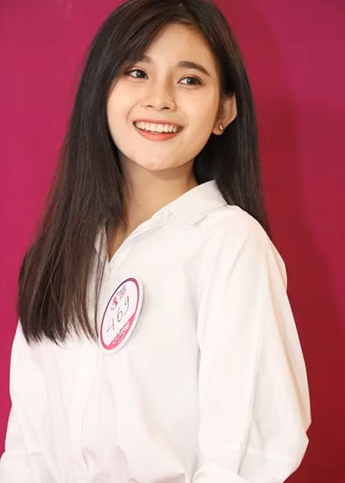 Minh Tuyền lọt top 5 Nữ hoàng quyến rũ. So với 4 thí sinh còn lại, Minh Tuyền không phải là gương mặt khán giả quen mặt. Xem video "Trấn Thành là nạn nhân của gameshow?". Nguồn Youtube/vtc