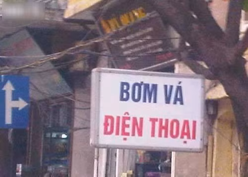 Nếu đọc liền dòng chữ trên tấm bảng quảng cáo người xem dễ nhầm lẫn điện thoại cũng có "bánh" chạy giống như ô tô hay xe máy.