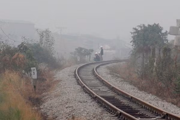 Trên đường tàu hỏa.