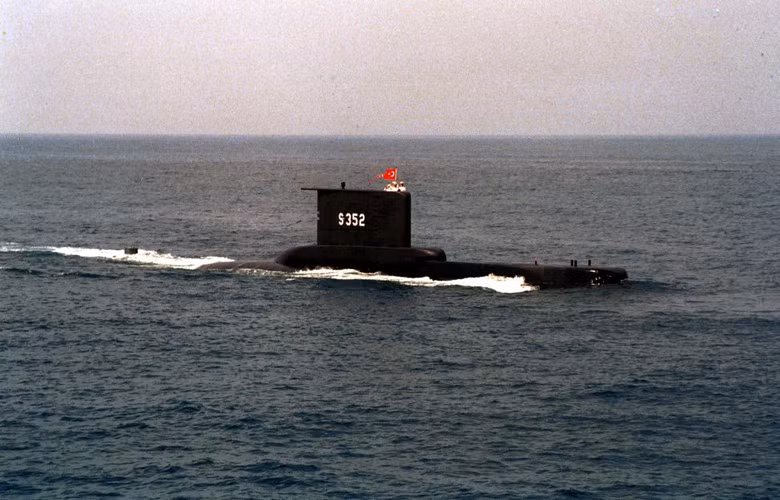 Thủy thủ đoàn phục vụ trên mỗi lớp tàu cũng có sự khác nhau (Type 209/1100 cần 31 người; Type 209/1200 và 1300 cần 33 người; Type 209/1400 cần 30 người; Type 209/1500 cần 36 người).