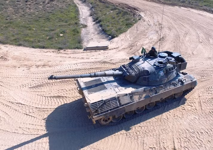 Trước đó Đức đã từ chối nâng cấp xe tăng Leopard 2A4 cũng như cung cấp phụ tùng cho xe tăng Leopard 1A5 của Thổ Nhĩ Kỳ để phản đối nước này can thiệp vào Syria.