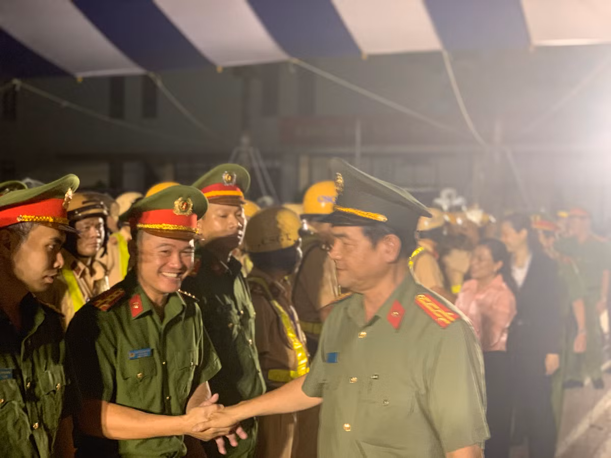Giám đốc Công an TP HCM phát động lễ xuất quân tấn công tội phạm - Hình 4 Giam doc Cong an TP HCM phat dong le xuat quan tan cong toi pham-Hinh-4