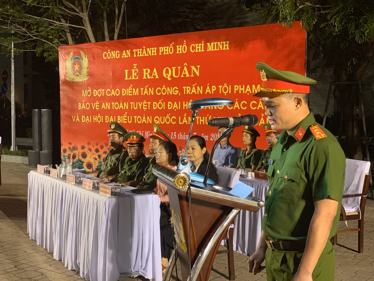 Giám đốc Công an TP HCM phát động lễ xuất quân tấn công tội phạm - Hình 2 Giam doc Cong an TP HCM phat dong le xuat quan tan cong toi pham-Hinh-2