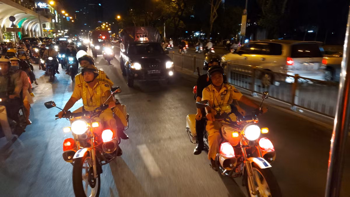 Giám đốc Công an TP HCM phát động lễ xuất quân tấn công tội phạm - Hình 5 Giam doc Cong an TP HCM phat dong le xuat quan tan cong toi pham-Hinh-5