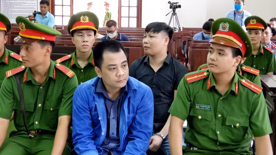 Toàn cảnh vụ giám đốc gọi giang hồ vây chặn xe chở công an Đồng Nai - Hình 2 Toan canh vu giam doc goi giang ho vay chan xe cho cong an Dong Nai-Hinh-2