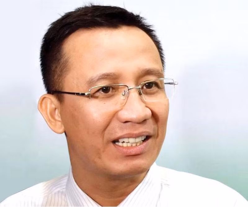 Vụ Tiến sĩ Bùi Quang Tín rơi lầu tử vong: Công an phong toả, dựng lại hiện trường - Hình 3 Vu Tien si Bui Quang Tin roi lau tu vong: Cong an phong toa, dung lai hien truong-Hinh-3