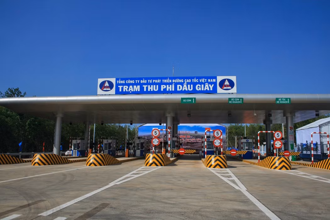 Cao toc TPHCM - Long Thanh - Dau Giay: Thanh nien bit mat cuop gan 40 trieu