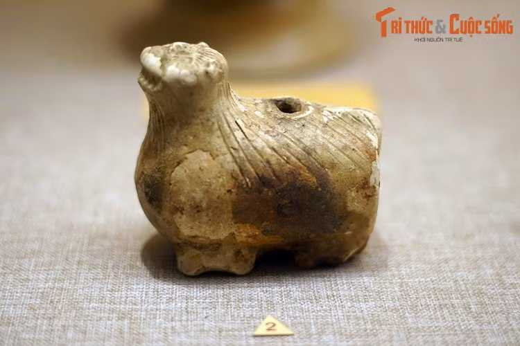 Tượng động vật bằng gốm men, thế kỷ 3-4. Các loại đồ tùy táng (đồ dùng chôn theo người chết) trong mộ Hán rất phong phú về chủng loại, đã được tìm thấy với số lượng lớn.