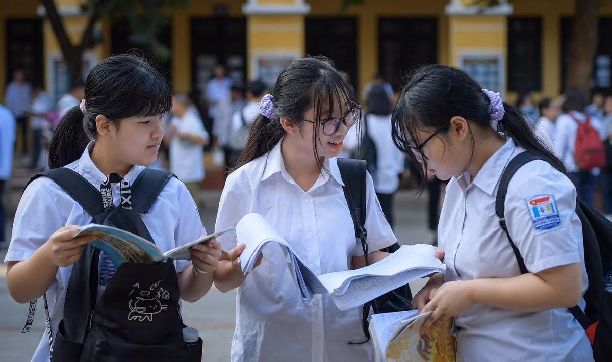Thi lớp 10 ở Hà Nội: Thời tiết mát mẻ, có mưa Thi lop 10 o Ha Noi: Thoi tiet mat me, co mua