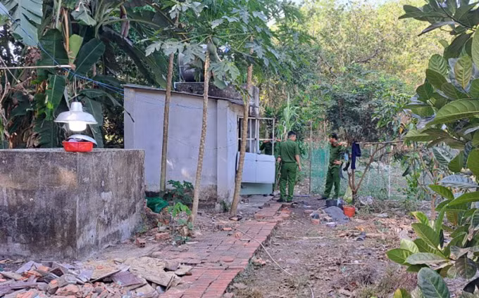  Giết người tình rồi tự tử: Rạng sáng 17/2, anh Hùng (31 tuổi, ở xã Tân Quan, huyện Hớn Quản, tỉnh Bình Phước) nghe tiếng kêu cứu của chị ruột Nguyễn Thị Lý, 35 tuổi, bên nhà riêng gần đó liền chạy qua. Tại nhà tắm, anh thấy chị mình bị đâm nhiều chỗ, cơ thể đầy máu và đang bị Lê Văn Ga (45 tuổi) dìm xuống nước liền xông vào giải cứu, đưa đến bệnh viện. Tuy nhiên, nạn nhân đã tử vong do vết thương quá nặng. Ga bị cảnh sát bắt ngay sau đó, thừa nhận hành vi sát hại người tình và cho biết vừa uống thuốc sâu tự tử nên được đưa đi cấp cứu. Nguyên nhân ban đầu do mâu thuẫn tình cảm.