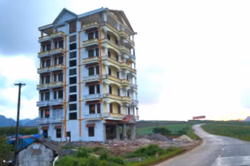Trùm ma túy Tàng Keangnam có một khách sạn 7 tầng ở trung tâm thị trấn Nông trường Mộc Châu (tỉnh Sơn La). Ảnh: NĐT.