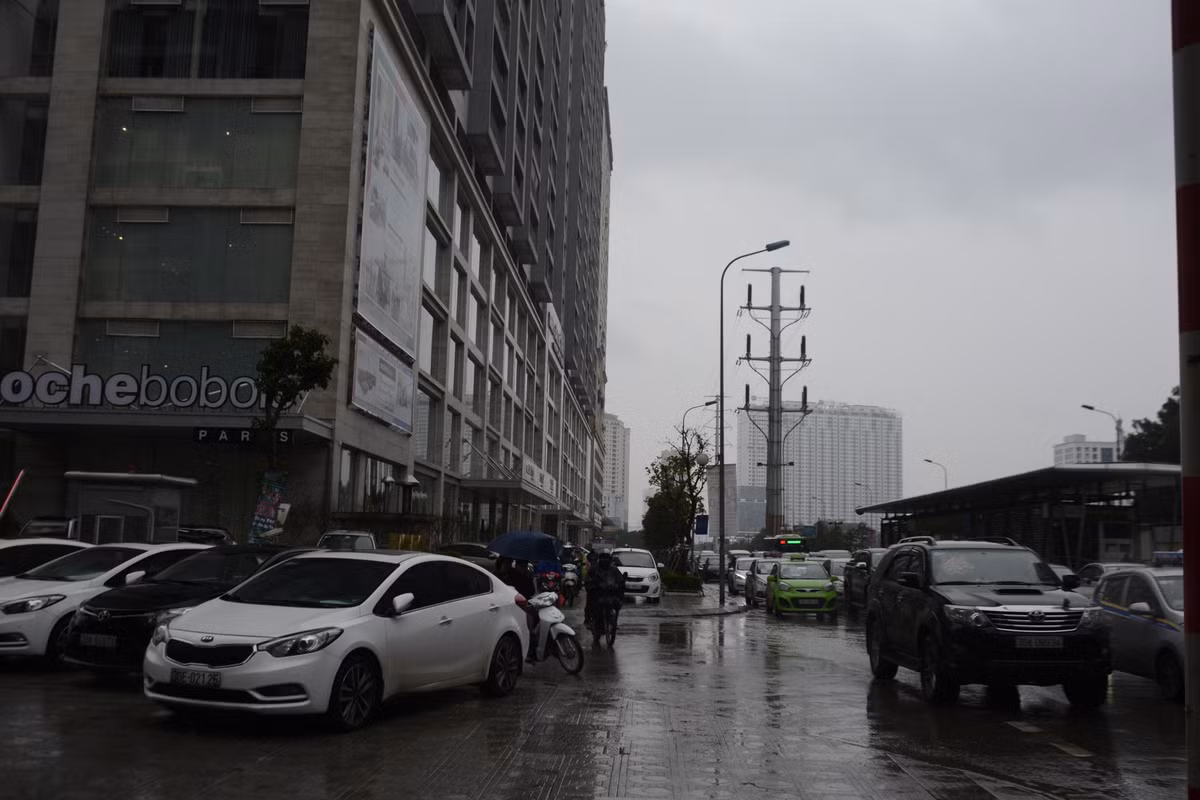 Khu vực đầu ngã tư Khuất Duy Tiến - Tố Hữu.